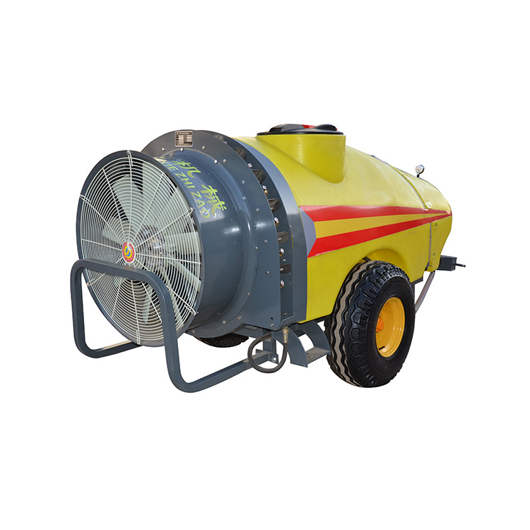 Pulvérisateurs traînés à jet pneumatique